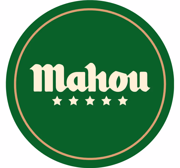 Bir set masa bira paspasları üzerinde mahou logosu - TenStickers