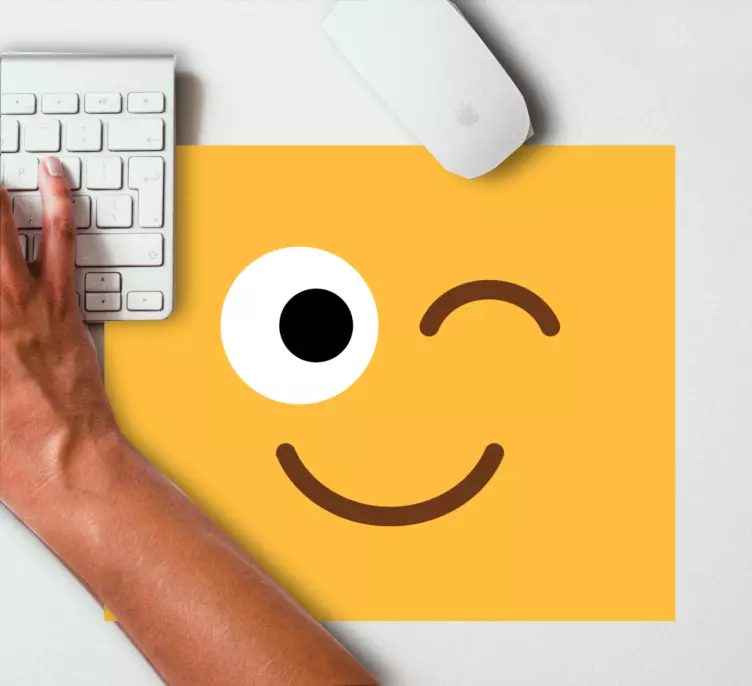 Göz kırpan emoji orijinal fare altlığı - TenStickers