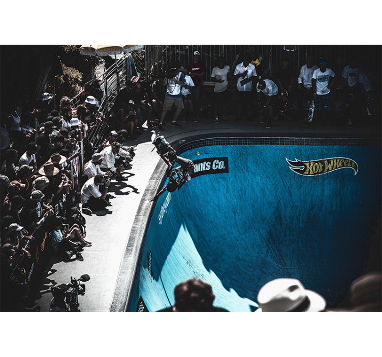 Kaykaycı numara yapıyor araç duvar resim - TenStickers