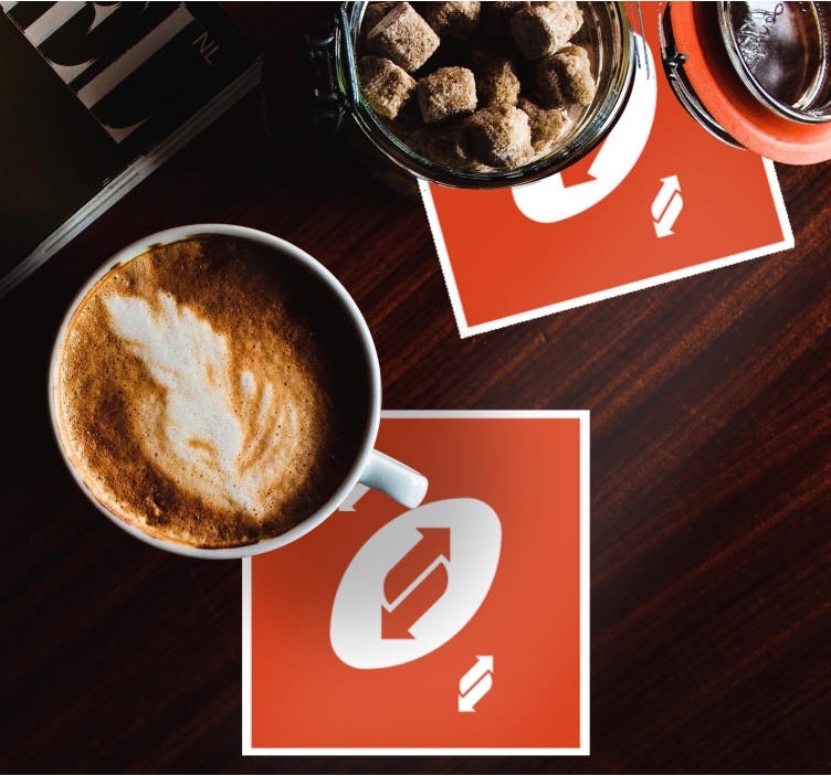 Uno kartları kırmızı renkli inek bardak altlıklarıyla geri dönüyo - TenStickers