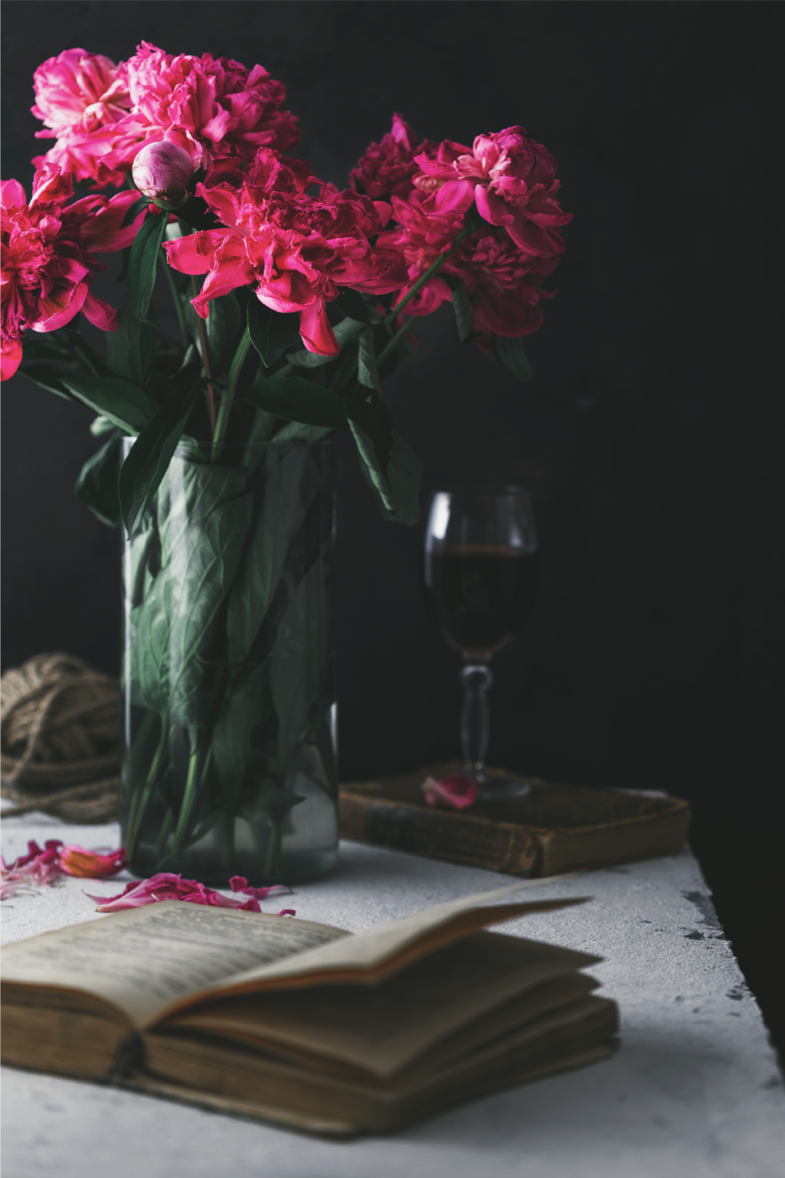 Oturma odası afişi şarap kadehi ve vazo - TenStickers