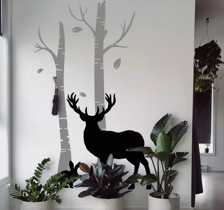 Ağaçların yakınındaki geyik hayvan çıkartması - TenStickers