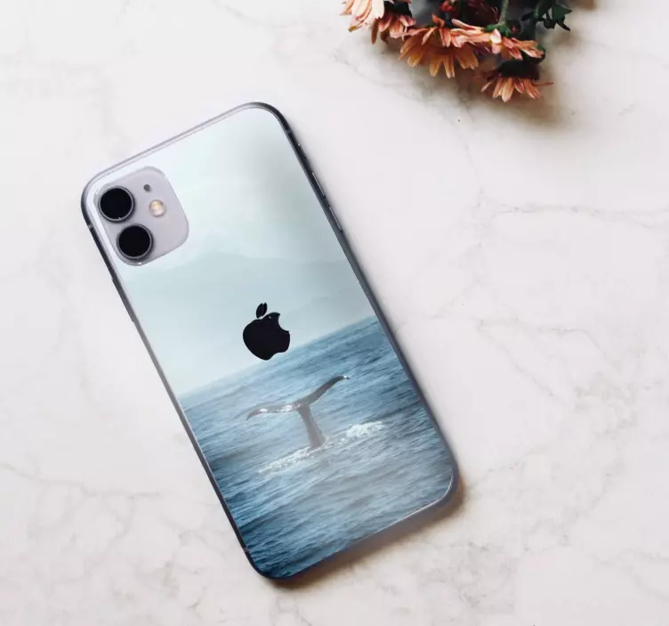 Balina kuyruğu denizden çıkıyor iphone çıkartması - TenStickers