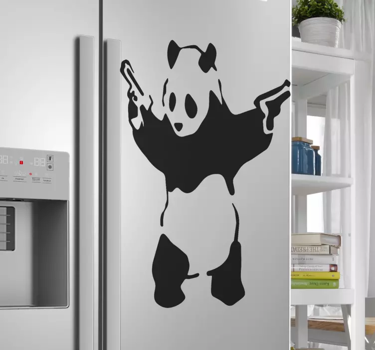 Banksy panda, buzdolabı çıkartmaları için silahlarla - TenStickers