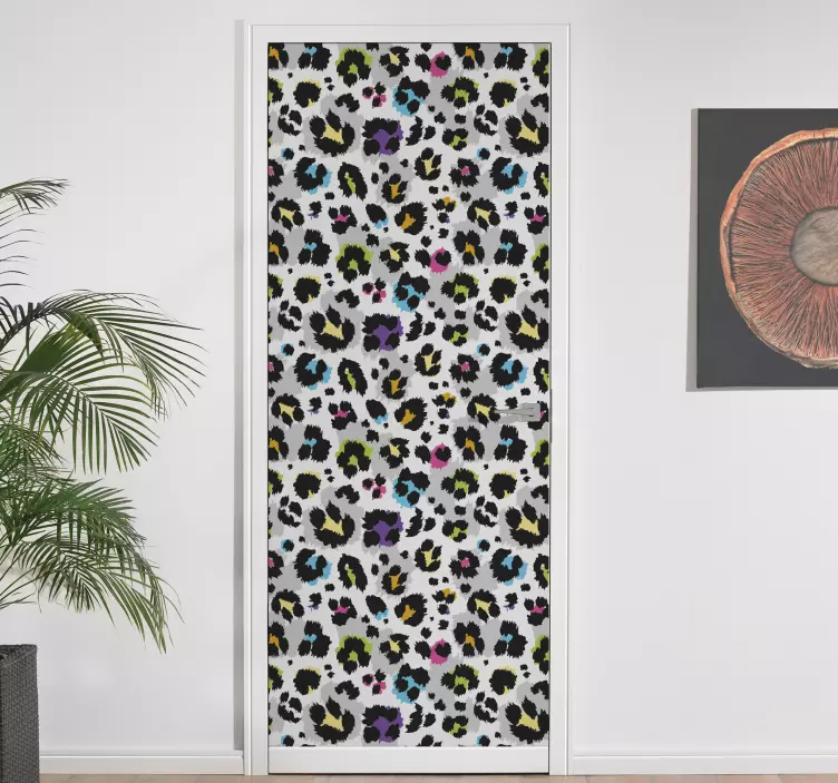 Beyaz arka kapı üzerinde renkli noktalar çıkartması - TenStickers