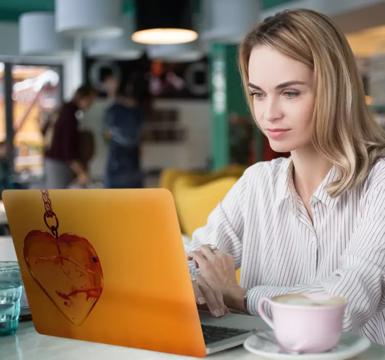 Dizüstü bilgisayar için kaplama kalp kolye charm - TenStickers