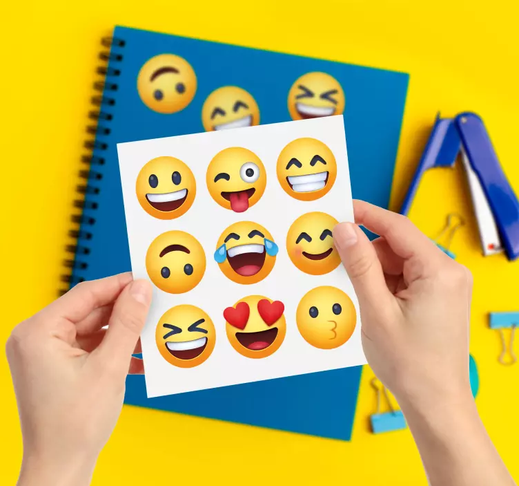 Emoji gülen yüz emoji vinil çıkartması - TenStickers