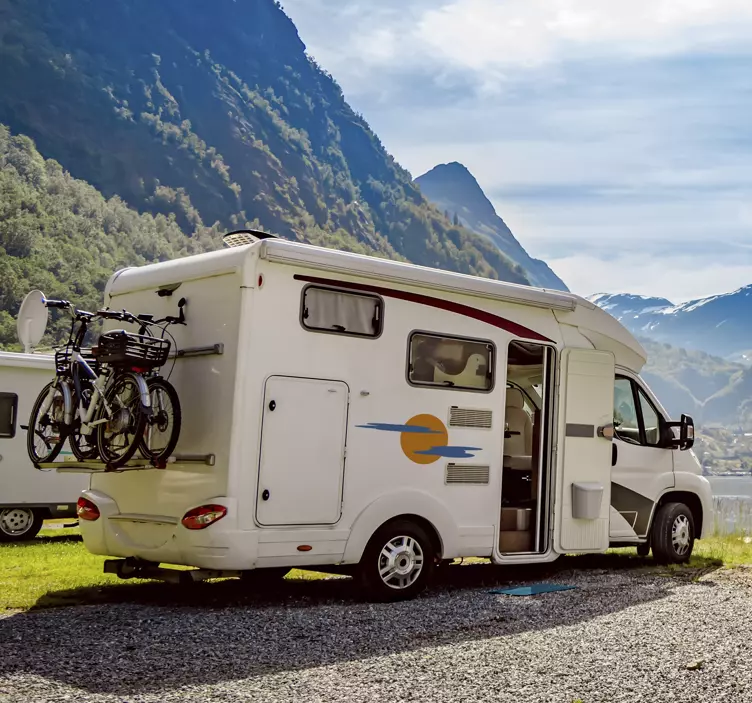 Güneşin ve bulutların araba çıkartması - TenStickers