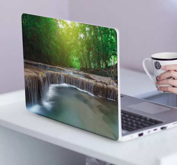 Huzurlu orman dizüstü çıkartması - TenStickers