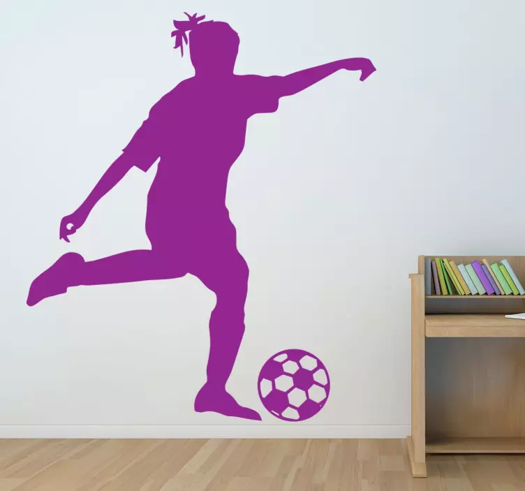 Kız futbolcu çıkartması - TenStickers