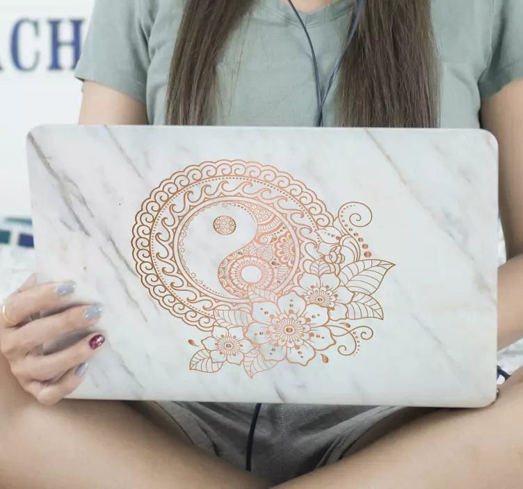 Mermer efekti laptop ile mandala sticker - TenStickers