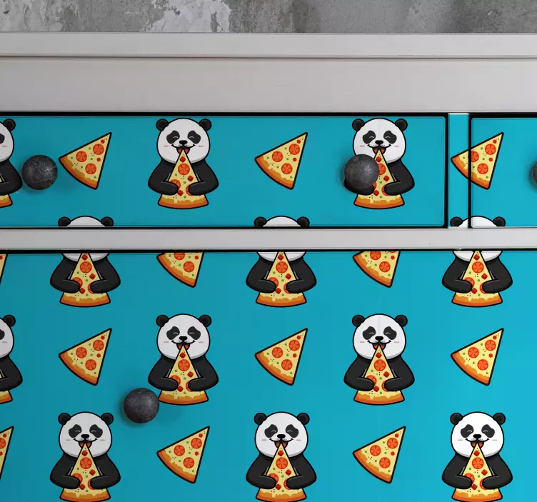 Pizza yiyen panda çıkartması - TenStickers