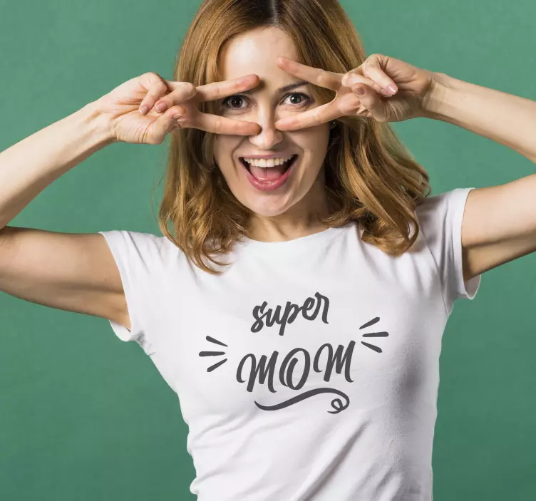 Gri anneler günü tişörtlü süper anne - TenStickers