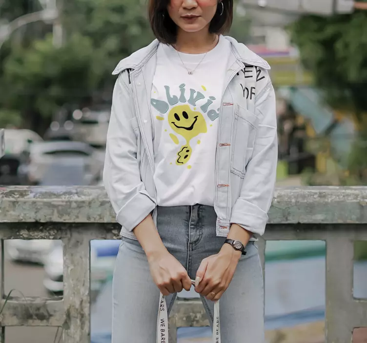 Mutlu sarı gülen yüz isimlerle tişort - TenStickers